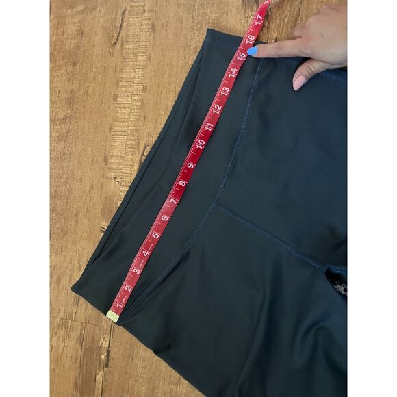 ⭐️3️⃣ for $20 ⭐️ Fabletics cropped leggings - Picture 3 of 5